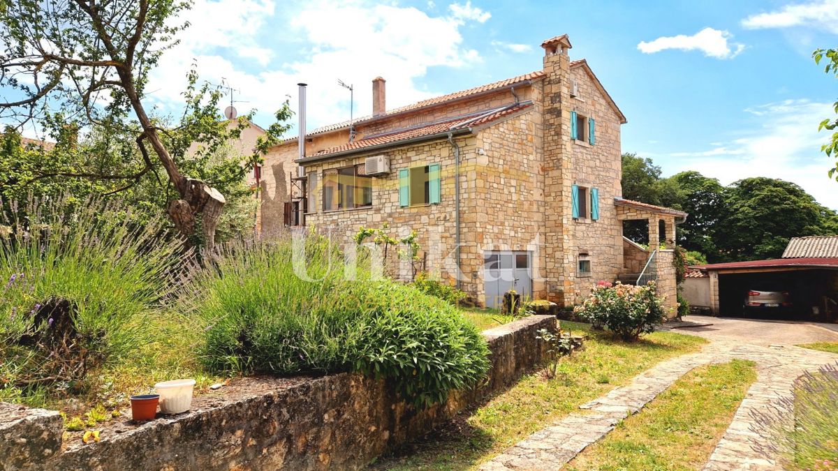 Prenovljena kamnita hiša